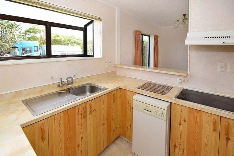 Photo of property in 119 Riverside Road, Orewa, 0931