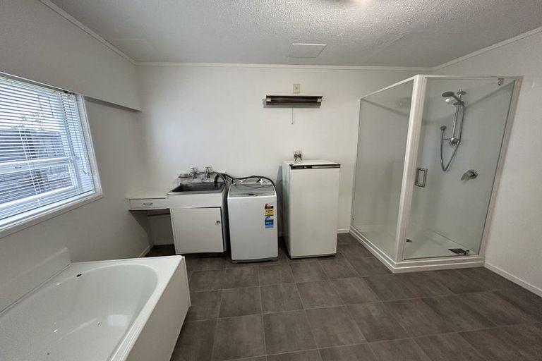 Photo of property in 220 Te Atatu Road, Te Atatu South, Auckland, 0610