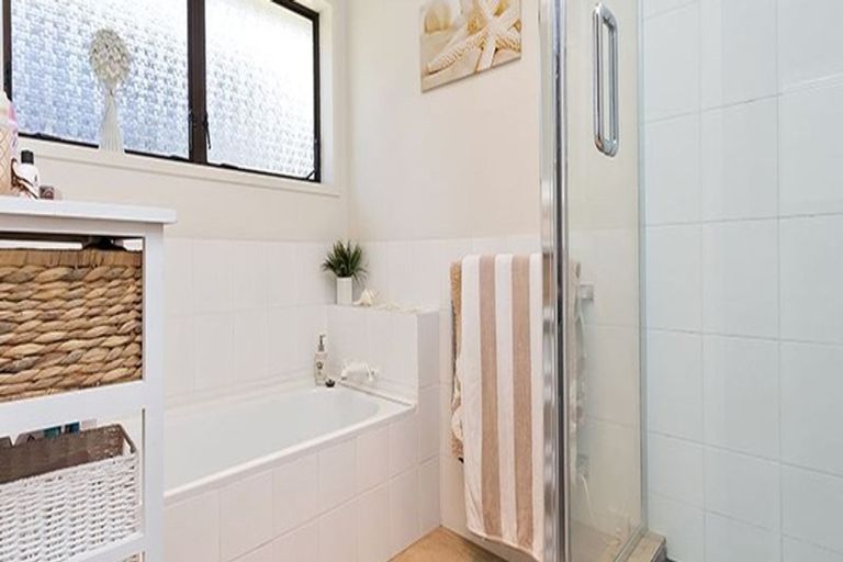 Photo of property in 2 Gardenia Grove, Half Moon Bay, Auckland, 2012