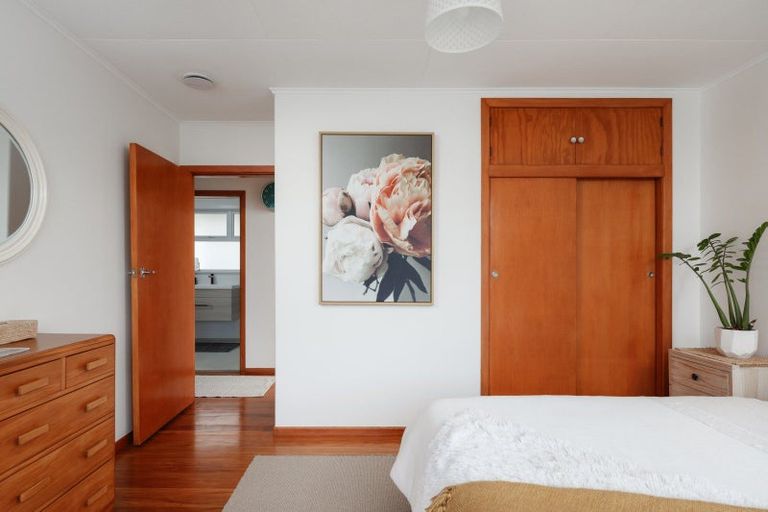 Photo of property in 10 Leon Street, Riverdale, Gisborne, 4010