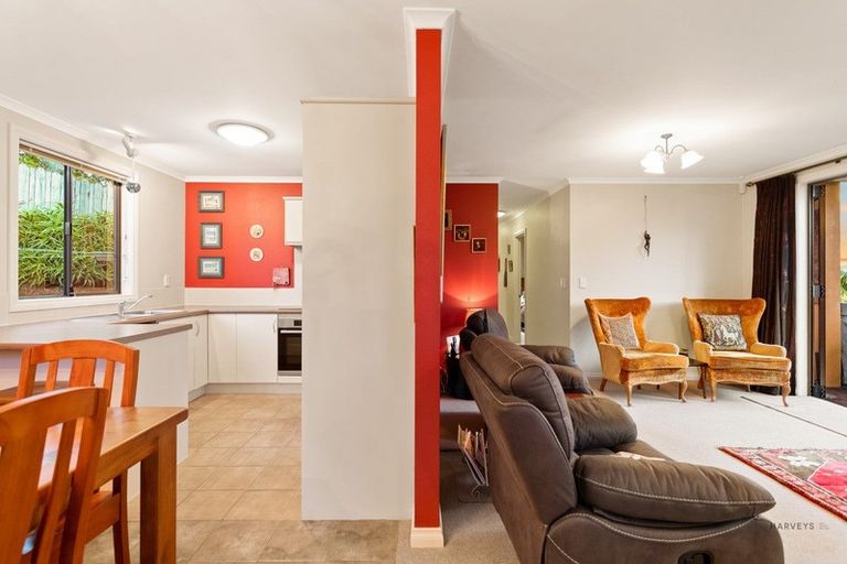 Photo of property in 6 View Ridge Drive, Ranui, Auckland, 0612