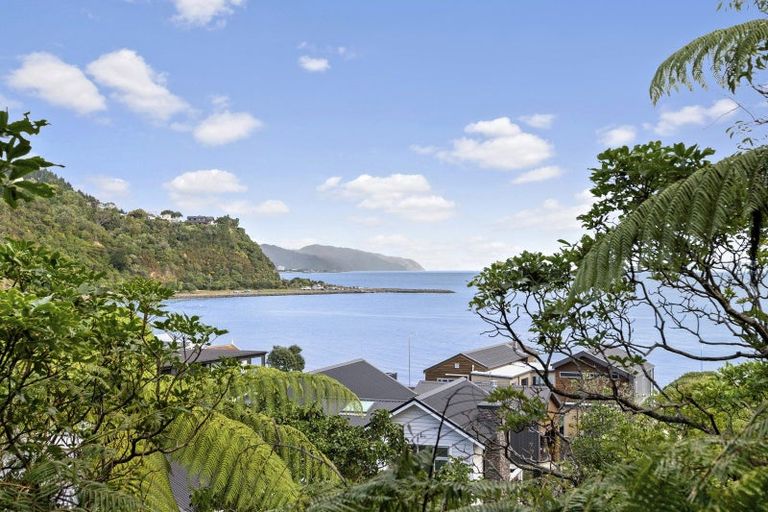 Photo of property in 17 Dillon Street, Lowry Bay, Lower Hutt, 5013