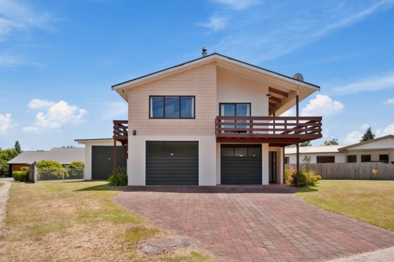 Photo of property in 7 Gibbs Place, Kinloch, Taupo, 3377