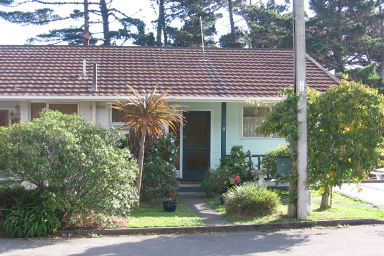 Photo of property in 8 Cyril Way, Paparangi, Wellington, 6037