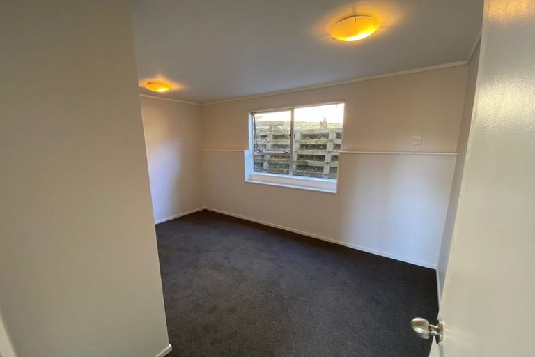 Photo of property in 1/14 Target Road, Totara Vale, Auckland, 0629