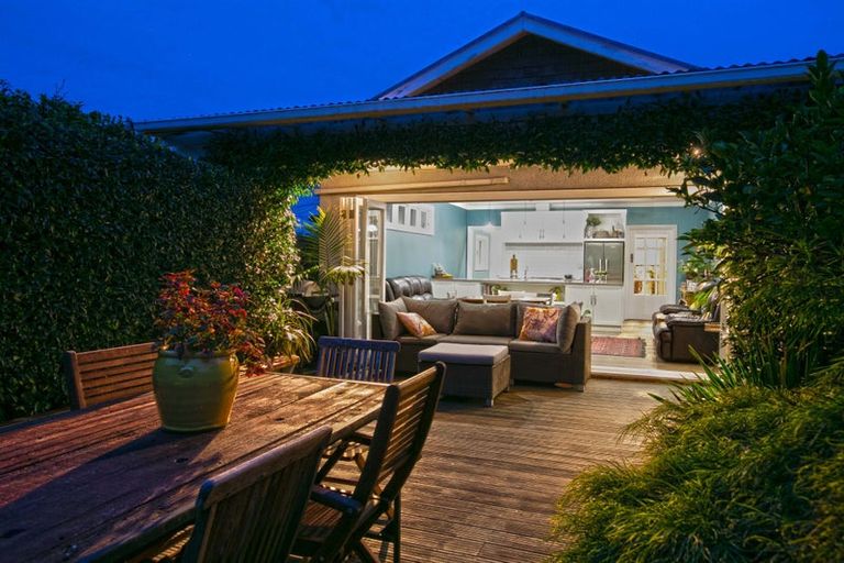 Photo of property in 76 Barrett Street, Westown, New Plymouth, 4310