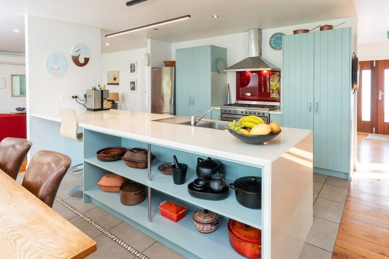 Photo of property in 23 Rangihiroa Street, Waikanae Beach, Waikanae, 5036