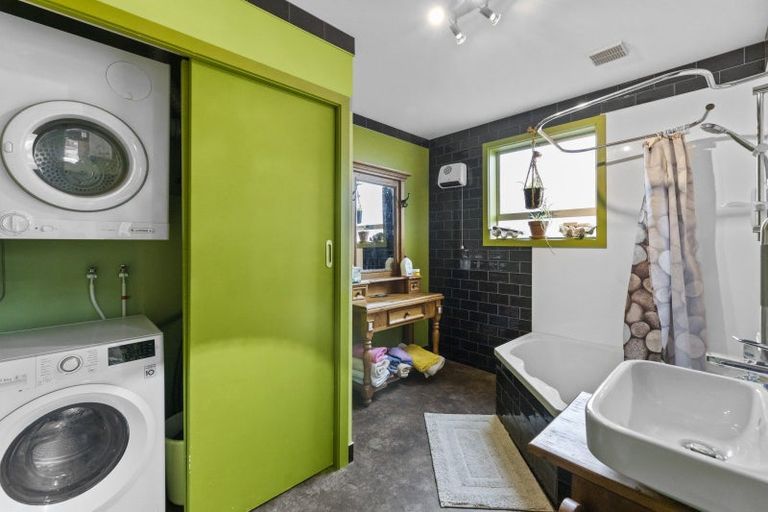 Photo of property in 16a Royal Crescent, Saint Kilda, Dunedin, 9012