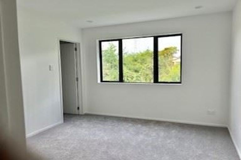 Photo of property in 7 Liban Place, Massey, Auckland, 0614