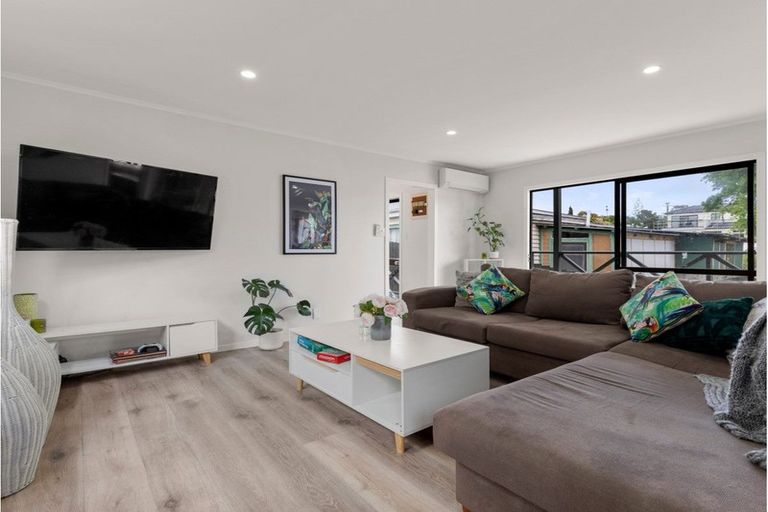 Photo of property in 3a Wattle Road, Sunnyvale, Auckland, 0612