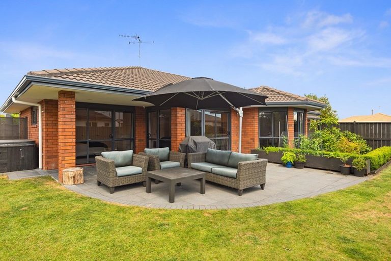Photo of property in 8 Waiwherowhero Drive, St Andrews, Hamilton, 3200
