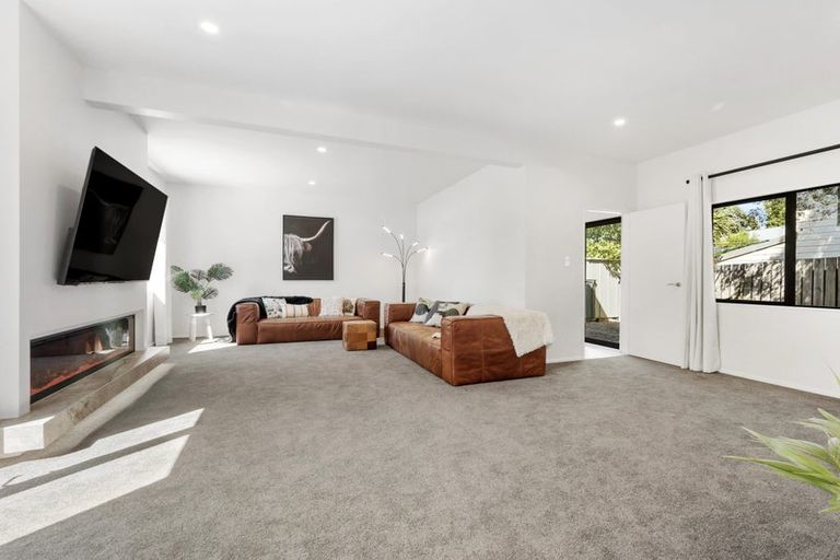 Photo of property in 6a Tallington Crescent, Torbay, Auckland, 0630