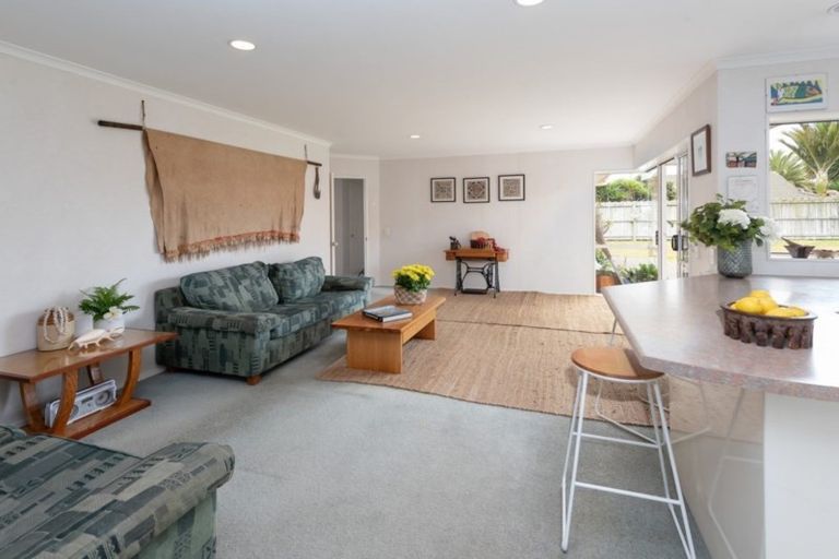 Photo of property in 22 Montecito Place, Golflands, Auckland, 2013