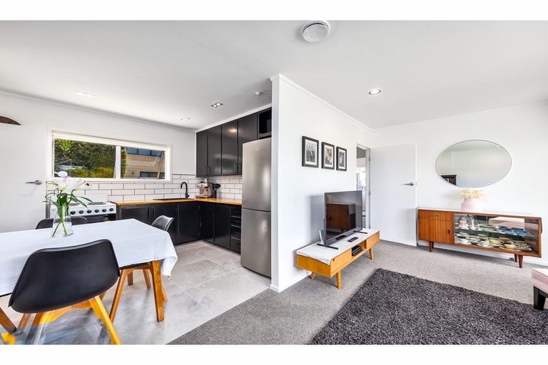 Photo of property in 1b Karaka Street, New Lynn, Auckland, 0600