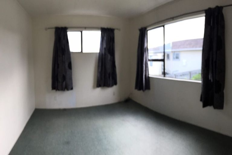 Photo of property in 26 Cheltenham Terrace, Newlands, Wellington, 6037