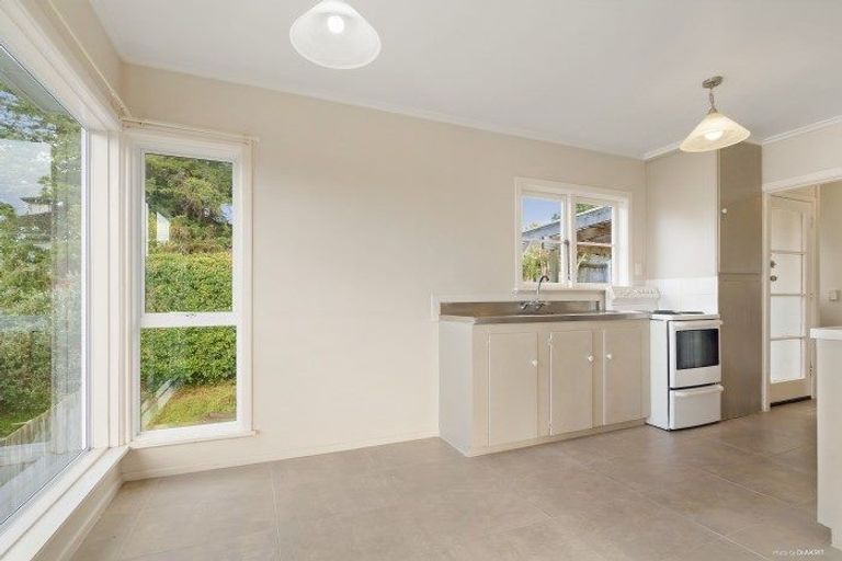 Photo of property in 21 Sheridan Drive, New Lynn, Auckland, 0600