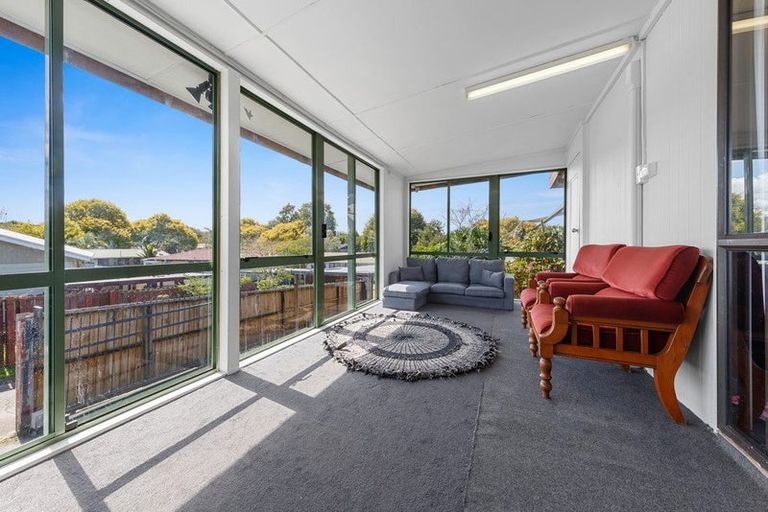 Photo of property in 2/10 Nearco Street, Randwick Park, Auckland, 2105