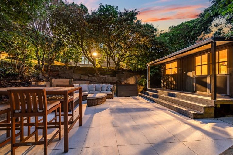 Photo of property in 19 Kitchener Terrace, Johnsonville, Wellington, 6037