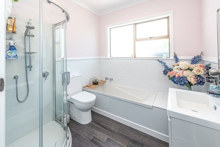 Photo of property in 28 Shakespeare Road, Bastia Hill, Whanganui, 4500