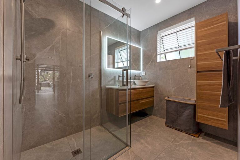 Photo of property in 3 Denarius Lane, Glendene, Auckland, 0602