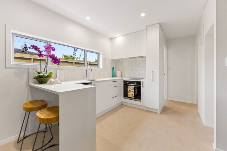 Photo of property in 3/28 Chartwell Avenue, Glenfield, Auckland, 0629