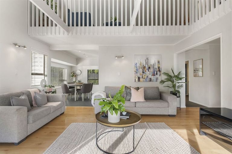 Photo of property in 57 Kurnell Drive, Botany Downs, Auckland, 2010