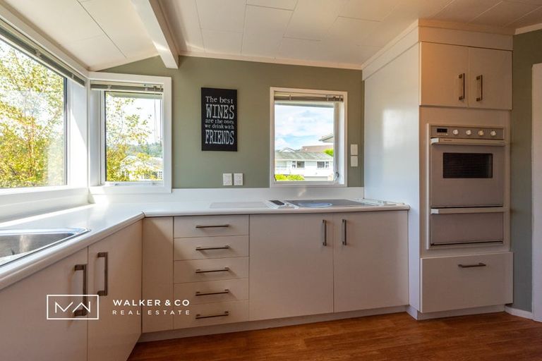 Photo of property in 16 Sunbrae Drive, Silverstream, Upper Hutt, 5019