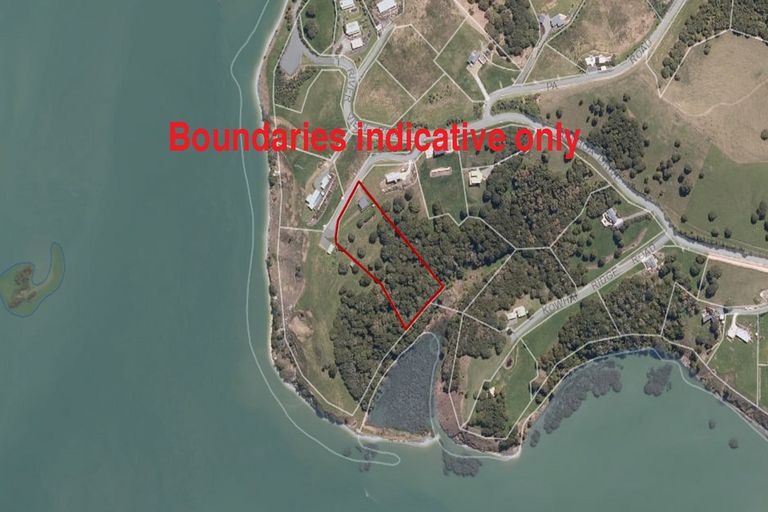 Photo of property in 15 Tamahunga Road, Kaiwaka, 0573