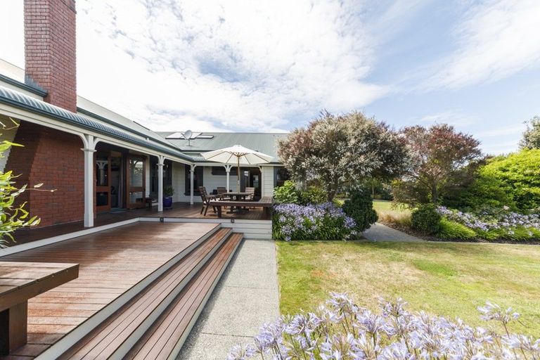Photo of property in 79 Cashmere Drive, Fitzherbert, Palmerston North, 4410
