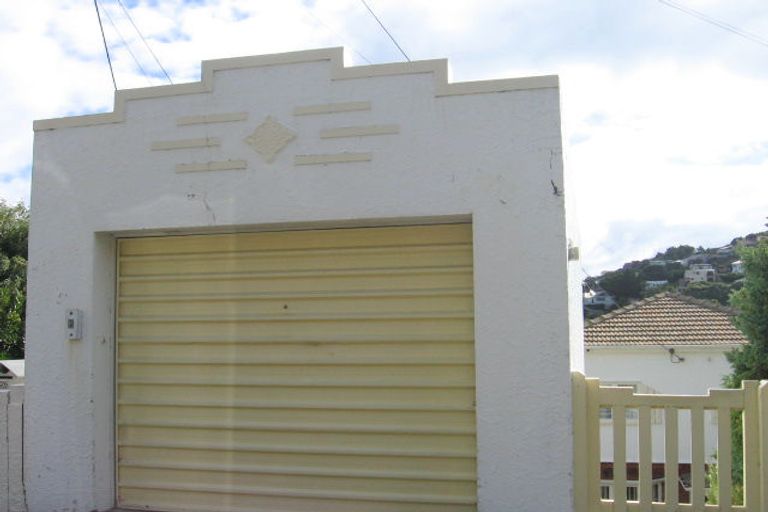 Photo of property in 24 Cavendish Square, Strathmore Park, Wellington, 6022