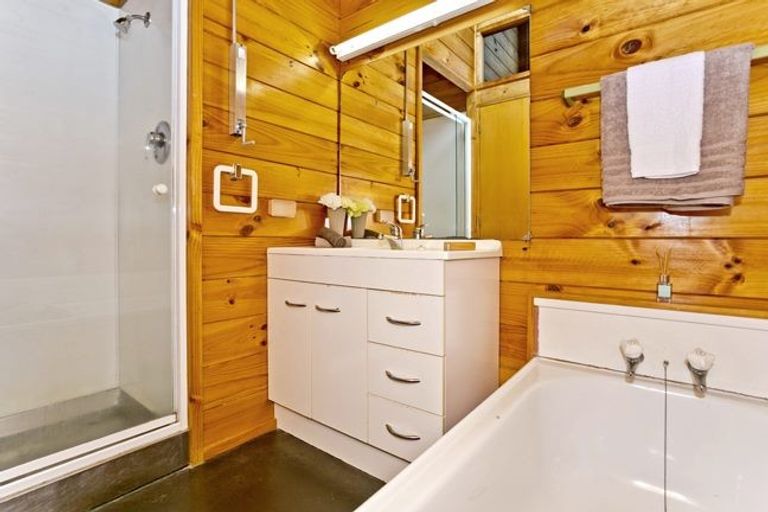 Photo of property in 19 Miraka Place, Birkenhead, Auckland, 0626