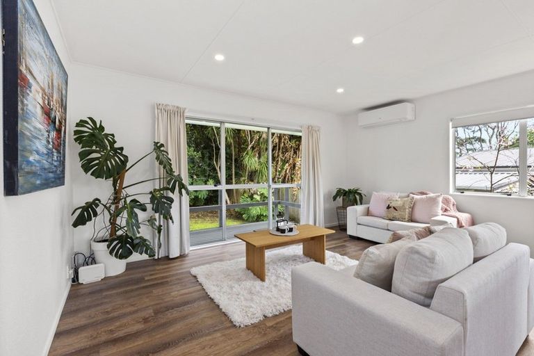 Photo of property in 1 Cross Street, Raglan, 3225