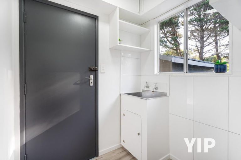 Photo of property in 2/35 Horokiwi Road West, Newlands, Wellington, 6037