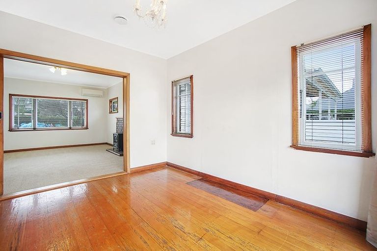 Photo of property in 33 St Michaels Avenue, Point Chevalier, Auckland, 1022