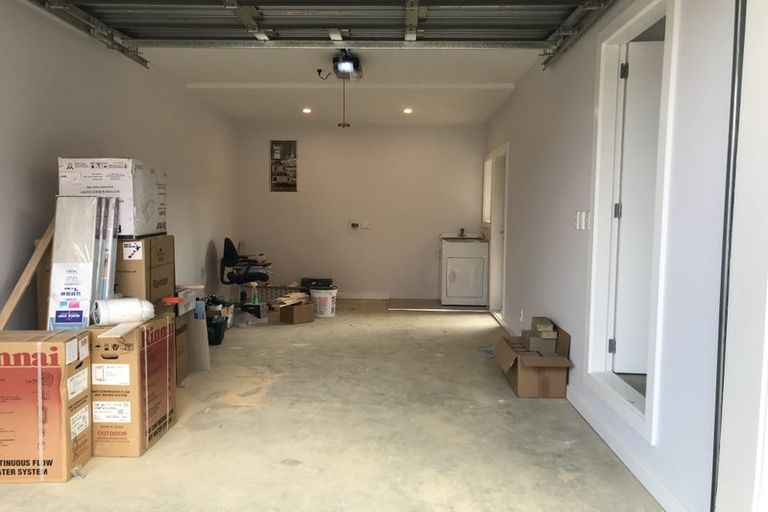 Photo of property in 2/121 Rongotai Road, Kilbirnie, Wellington, 6022