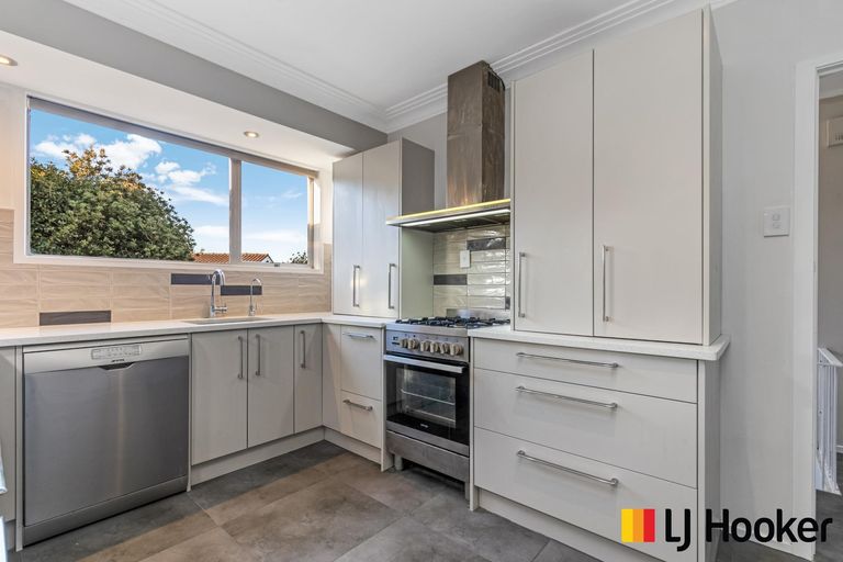 Photo of property in 4 Polandson Place, Opaheke, Papakura, 2113