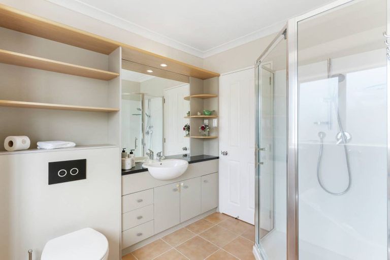 Photo of property in 30 Erne Crescent, East Tamaki, Auckland, 2016