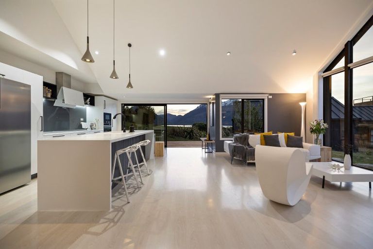 Photo of property in 37 Hackett Road, Jacks Point, Queenstown, 9371