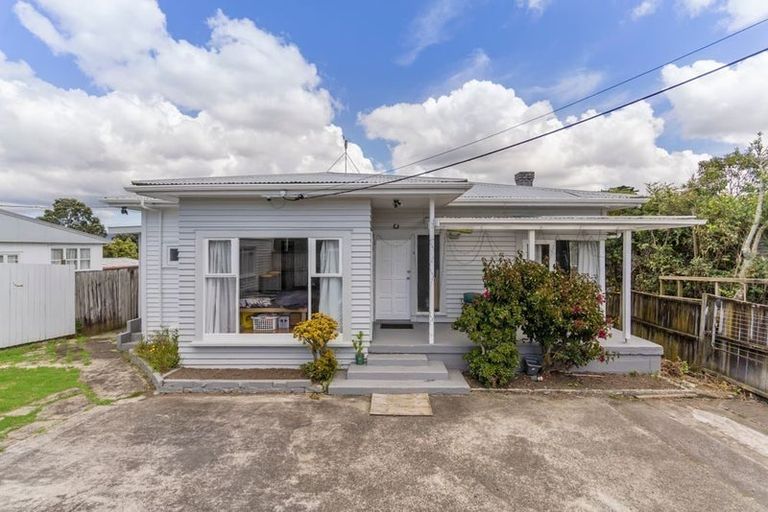 Photo of property in 3 Pleasant Road, Glen Eden, Auckland, 0602