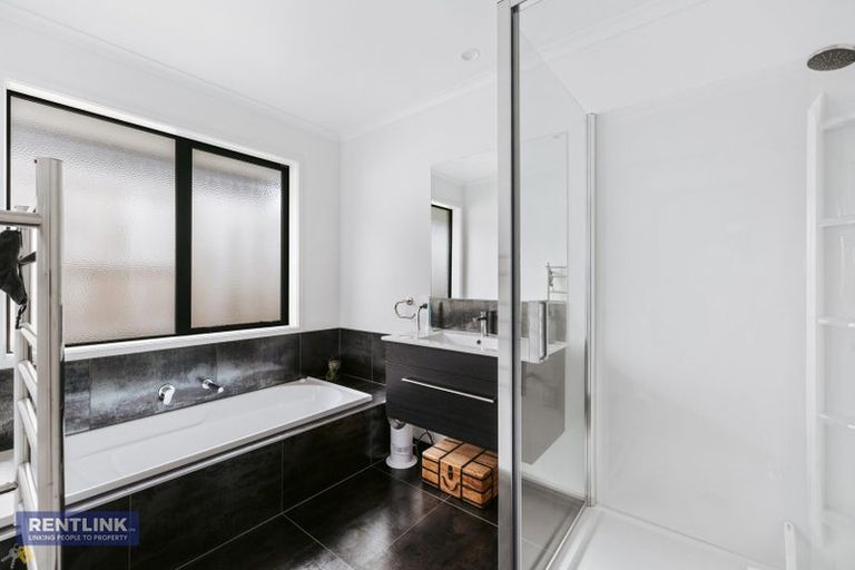 Photo of property in 28 Trans Tasman Way, Pyes Pa, Tauranga, 3112