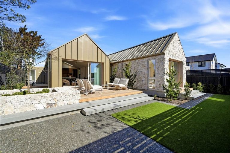 Photo of property in 2/183 Weston Road, St Albans, Christchurch, 8052