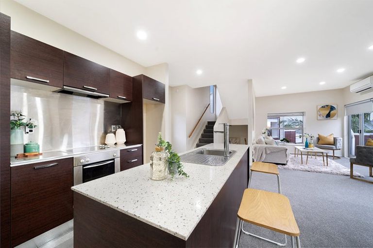 Photo of property in 76n Edmonton Road, Henderson, Auckland, 0612