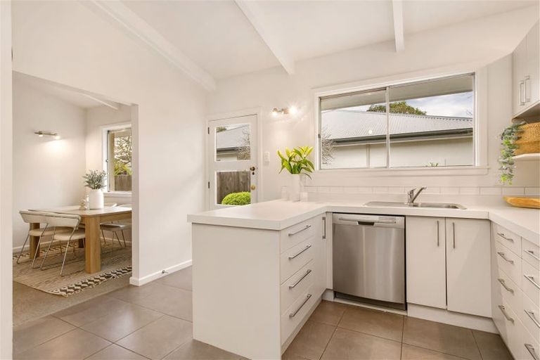 Photo of property in 130 Condell Avenue, Papanui, Christchurch, 8053