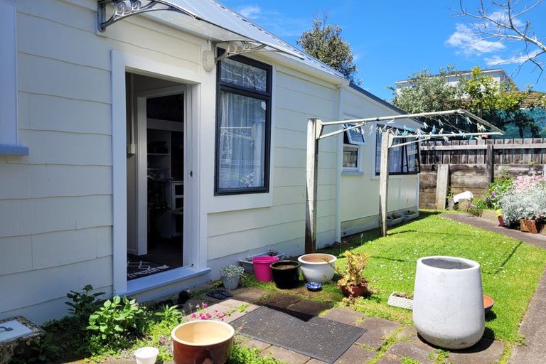 Photo of property in 21a Bulteel Street, New Plymouth, 4310