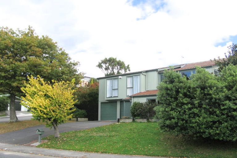 Photo of property in 2 Tapestry Grove, Silverstream, Upper Hutt, 5019