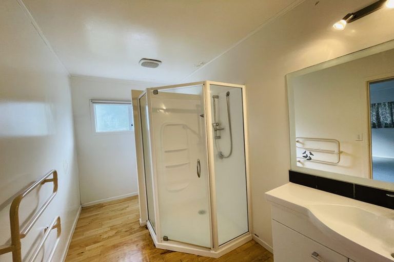 Photo of property in 21 Marlborough Avenue, Glenfield, Auckland, 0629