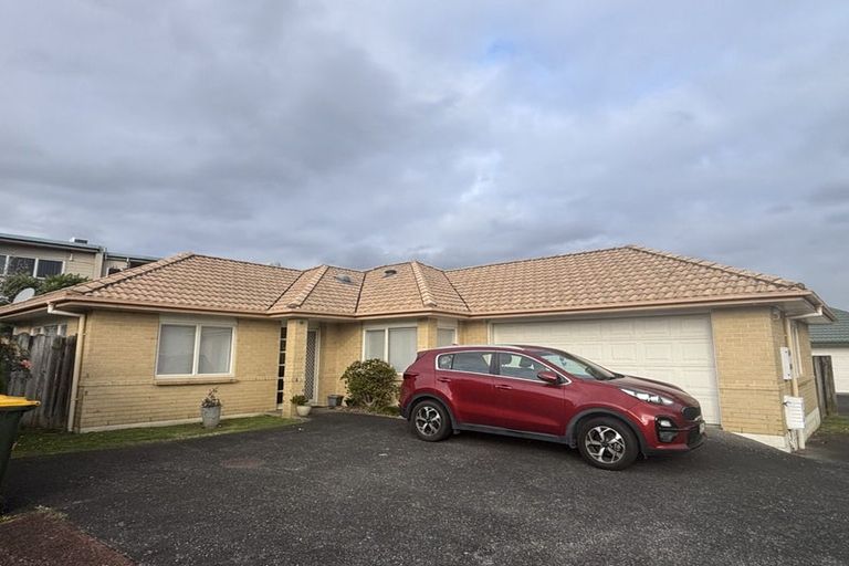 Photo of property in 86 Bob Charles Drive, Golflands, Auckland, 2013