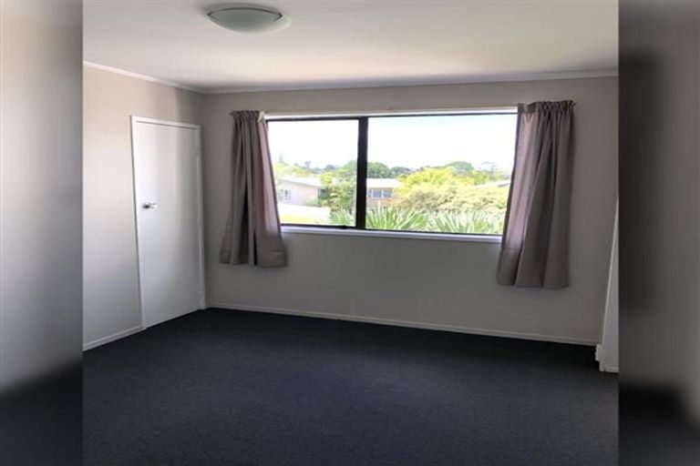 Photo of property in 19 Oreil Avenue, West Harbour, Auckland, 0618