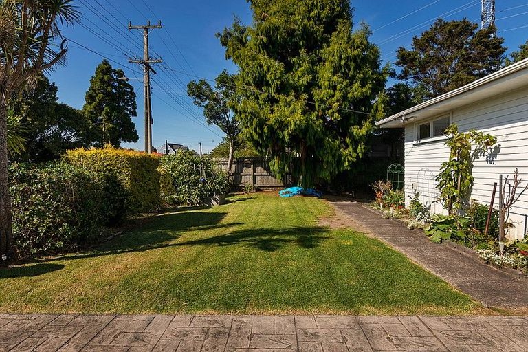 Photo of property in 44 Cobham Crescent, Kelston, Auckland, 0602