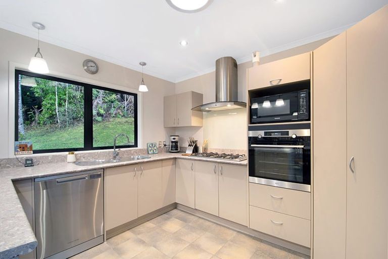 Photo of property in 125 Stoney Creek Drive, Waitakere, Henderson, 0782